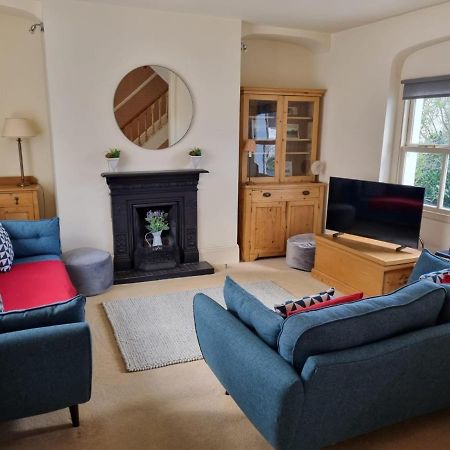 Stunning & Spacious House In Central Tenby Bagian luar foto