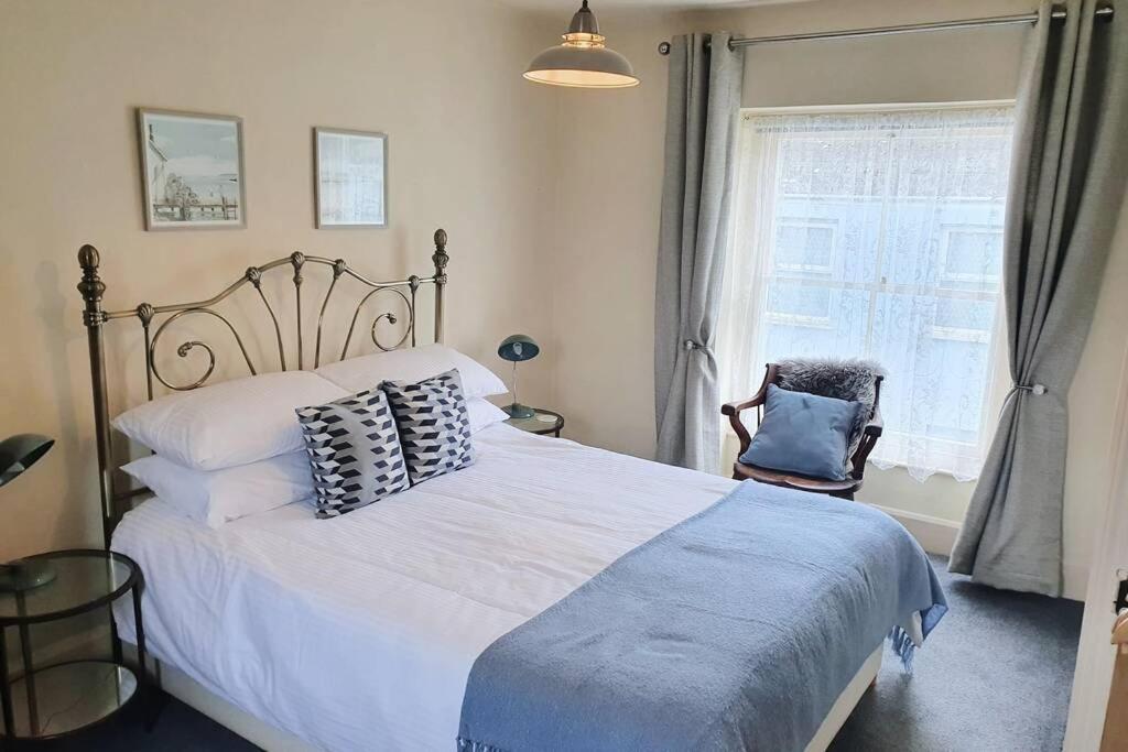 Stunning & Spacious House In Central Tenby Bagian luar foto