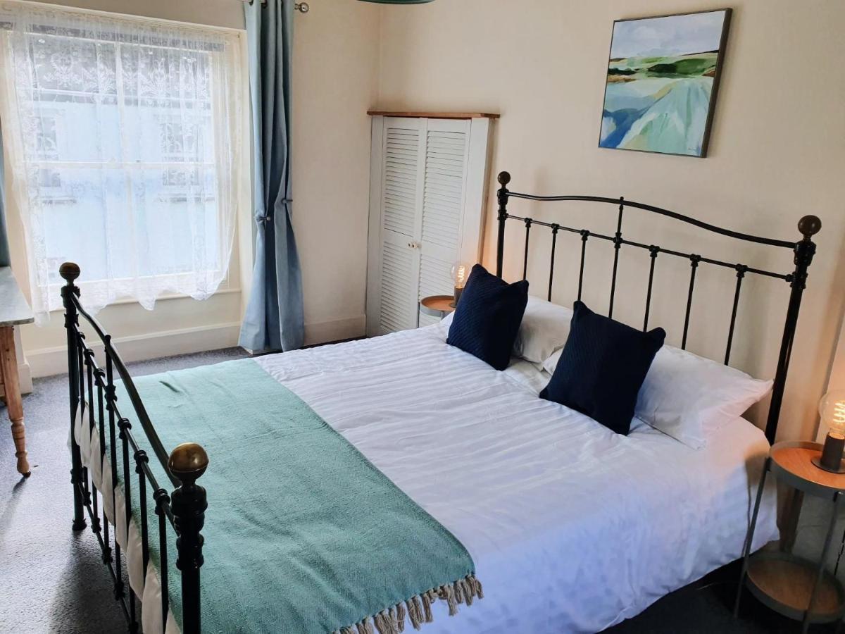 Stunning & Spacious House In Central Tenby Bagian luar foto