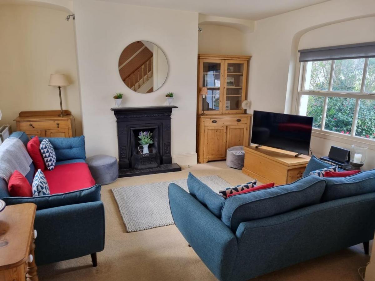 Stunning & Spacious House In Central Tenby Bagian luar foto